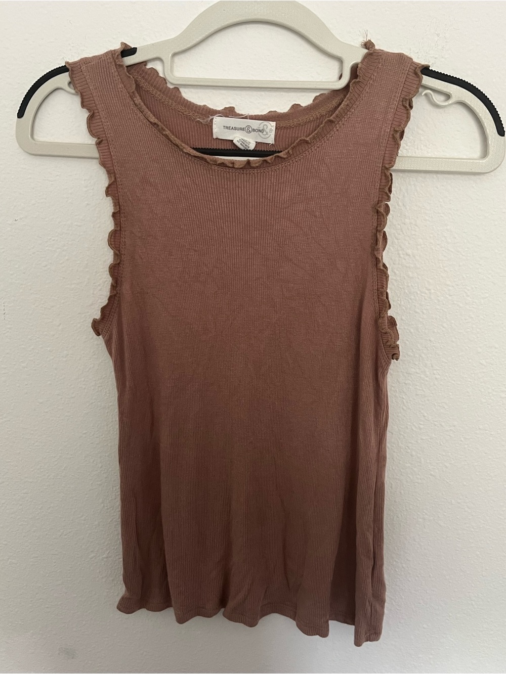 Treasure & Bond Mauve Ribbed Ruffle-Trim Tank